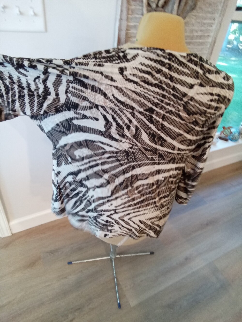 C Est. 1946 Snakeskin O-Ring Wrap Gathered Drape Style Blouse Plus Sz 18/20W - Picture 10 of 14